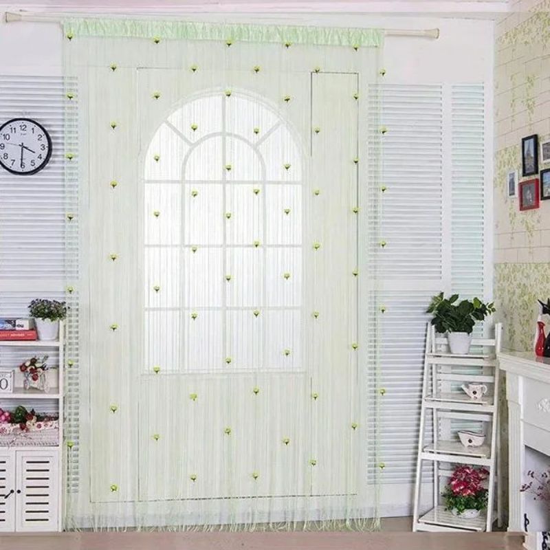 BloomDrape - Dørgardin med blomster og trådophængningsdesign