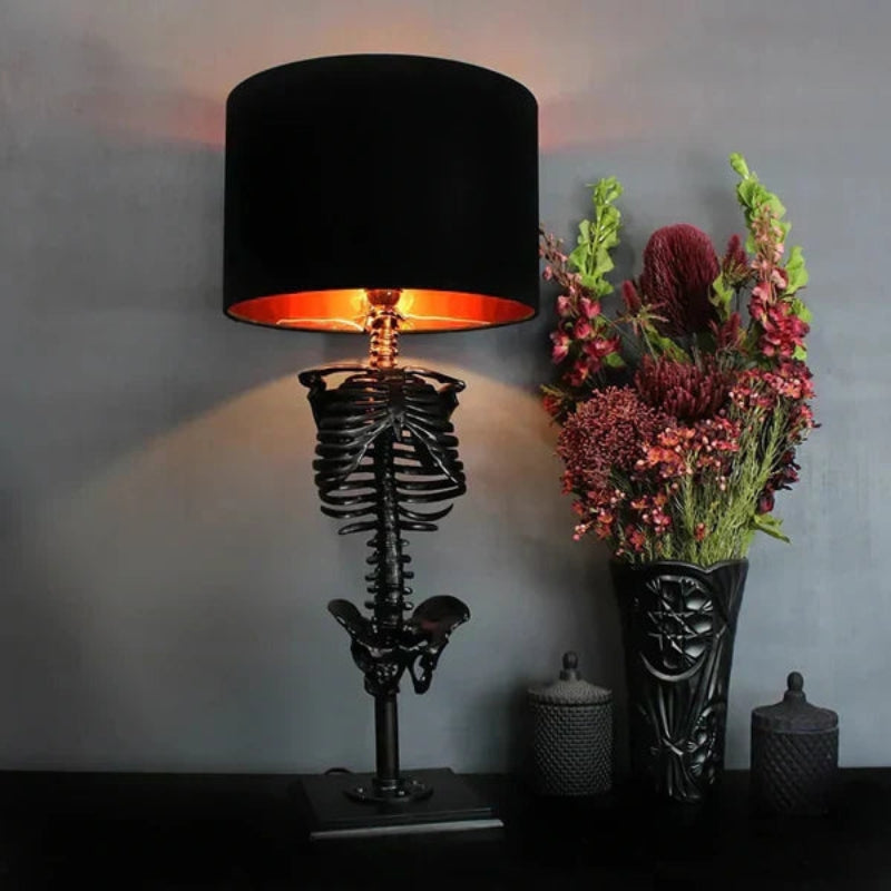 DarkLume – Kraniem LED-bordlampe med mat sort finish