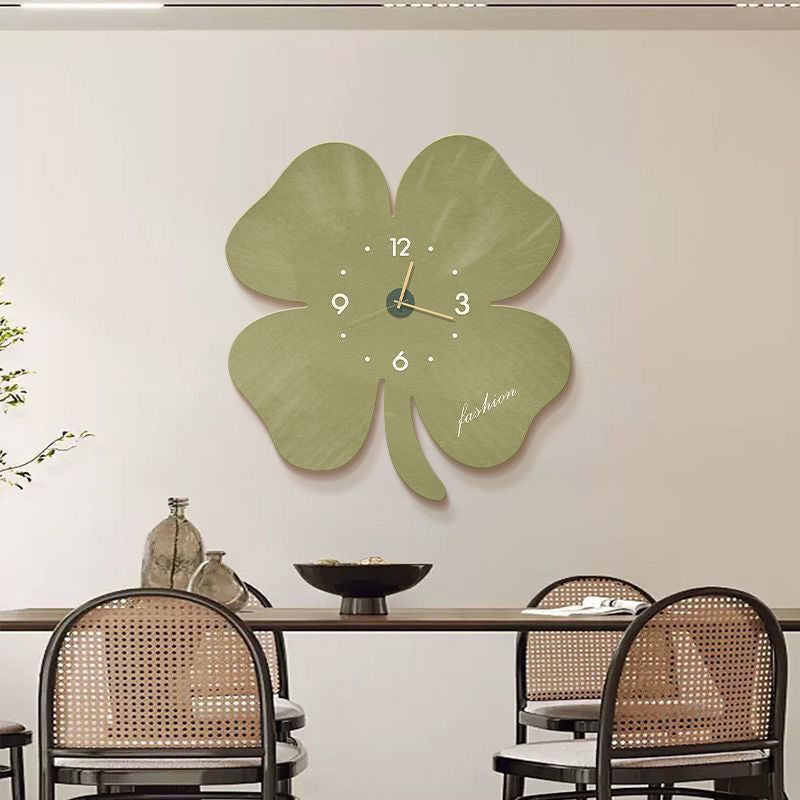 FloraTime – Kreativt vægur med naturinspireret blomsterdesign