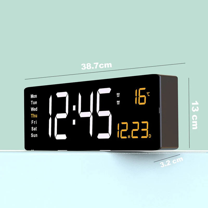 ColorPulse – Farverigt digitalt LED ur med fjernbetjening og tydeligt LED display