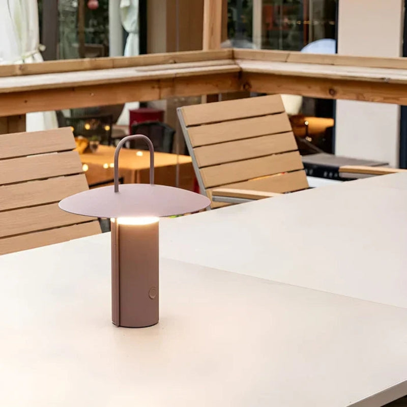 LumiAura - Bærbar bordlampe med ergonomisk design
