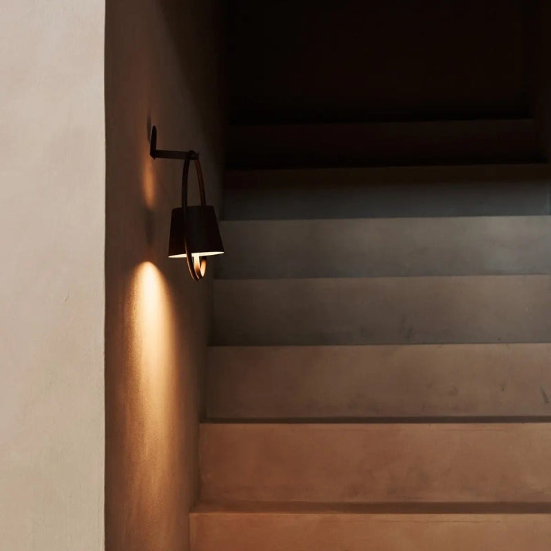 GlowMount - USB Genopladelig LED Væglampe til Indendørs Belysning