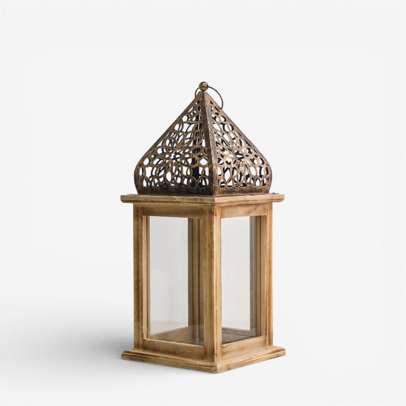 CandleAura – Dekorativ Lysestage med Lanterne Design