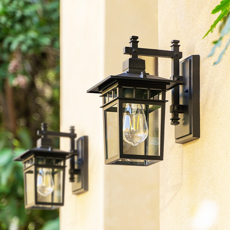 LumiLantern – Elegant Udendørs Lampe i Lanterne-Stil med Glas