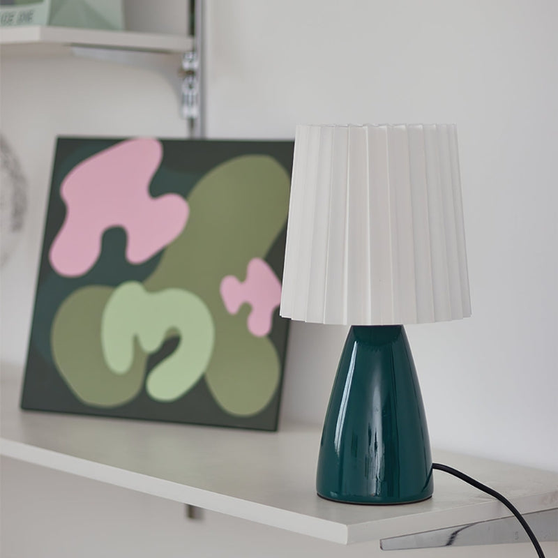 ColorFlick – Moderne og legesyg bordlampe med rillede skærm