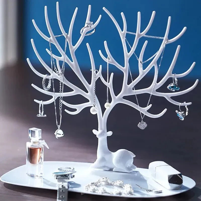 DeerGrace – Hjorteformet smykkestativ med moderne plastdesign