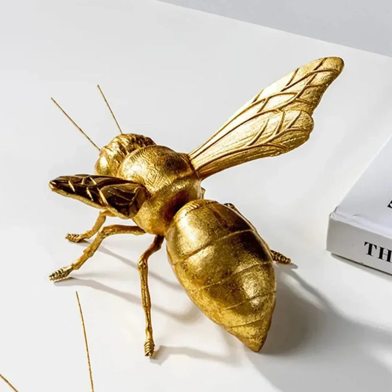 InsectaLuxe – Guldskulpturer af knæler, græshoppe og bi