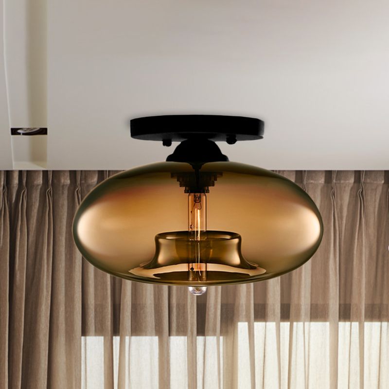 GarnetGlow - Loftslampe med Markant Rød Glaskuppel og Varm Indbydende Belysning