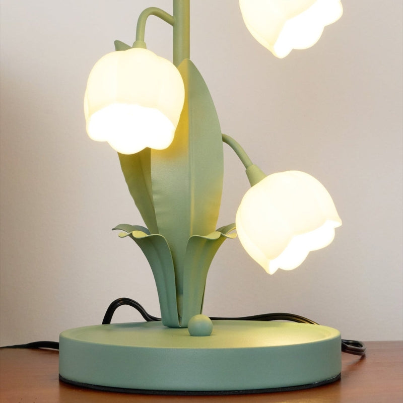 BloomLight – Dekorativ bordlampe inspireret af tulipaner med elegant blomsterdesign