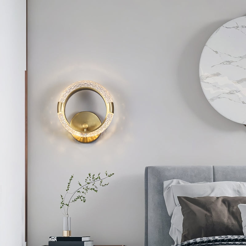 CrystalAura – Rund LED-væglampe med guldfinish