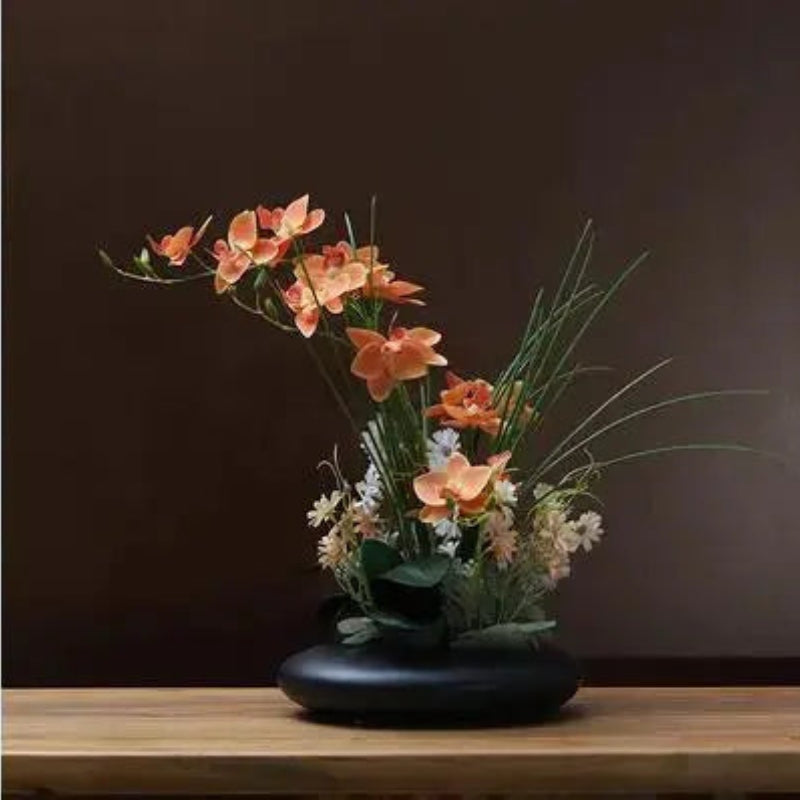 BloomNest – Elegant vase med naturtro orkideopsætning til moderne indretning