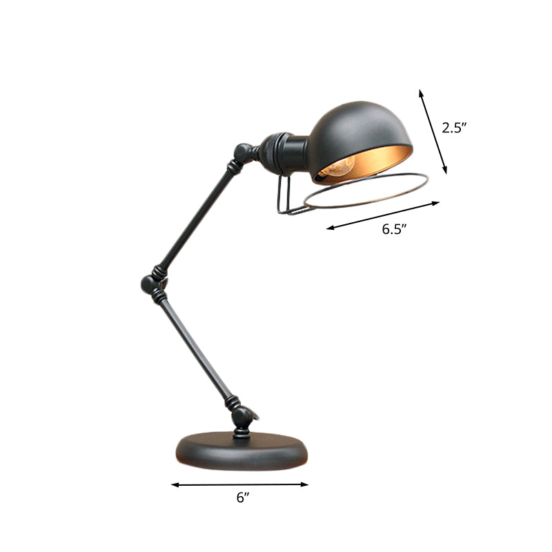 SwingLux - Industriel svingarmbordlampe med justerbar belysning og moderne stil