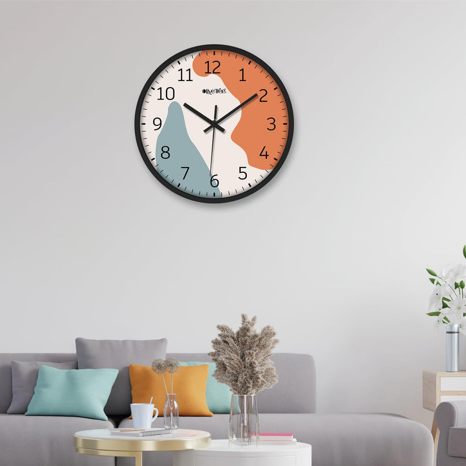 ArtFlow – Abstrakt vægur med lydløst urværk til moderne interiør