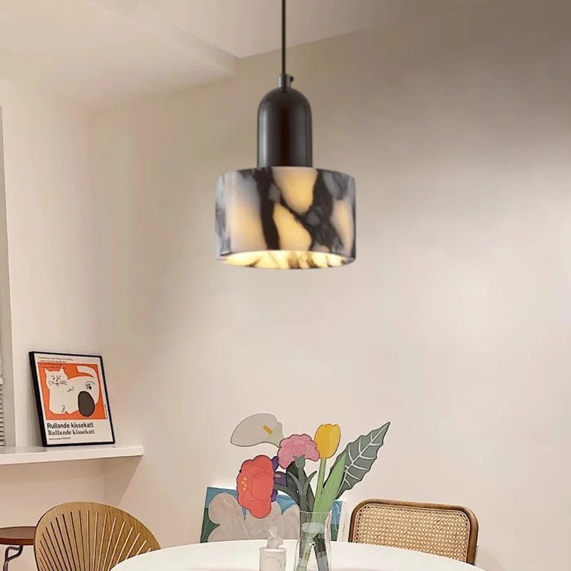 NoirGlow – Moderne sort pendellampe med varmt diffust lys