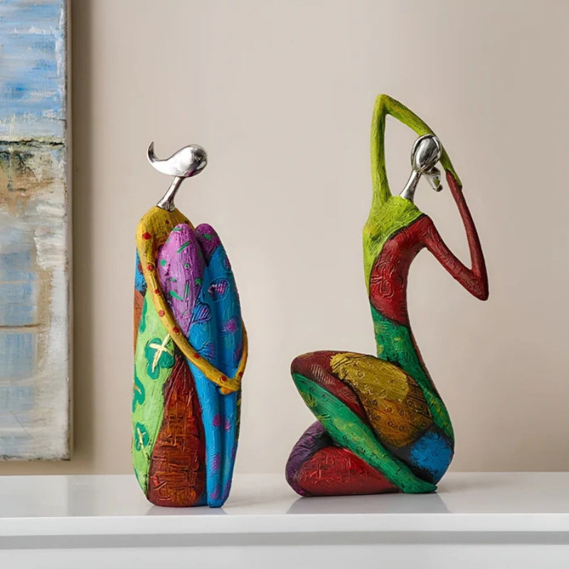 ChromaCharm – Abstrakt kvindefigur i harpiks til moderne boligindretning