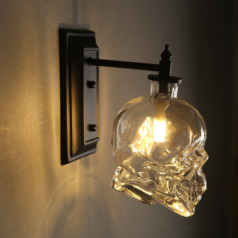 SkulLight – Industriel Væglampe med Kranieformet Glasskærm