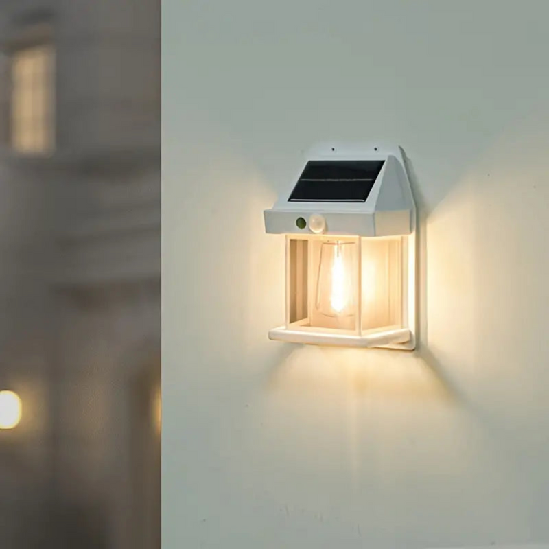 LumiGlow - Vejrbestandig solcelle-væglampe med bevægelsesdetektering | 1+1 Gratis