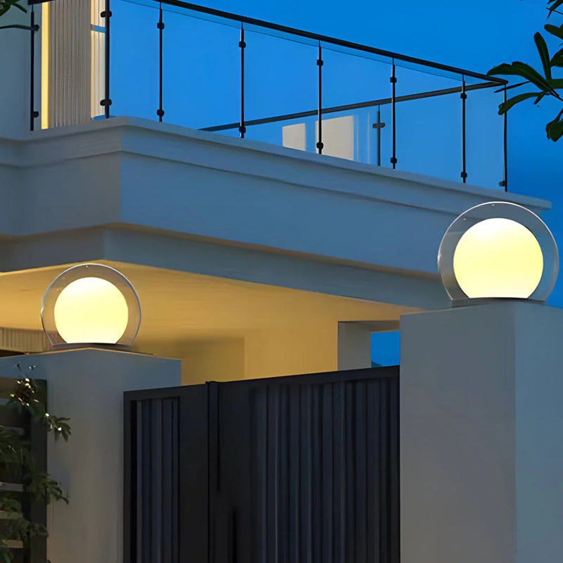 ZenGlobe – Udendørslampe med dobbeltlagskugle og minimalistisk afrundet basedesign