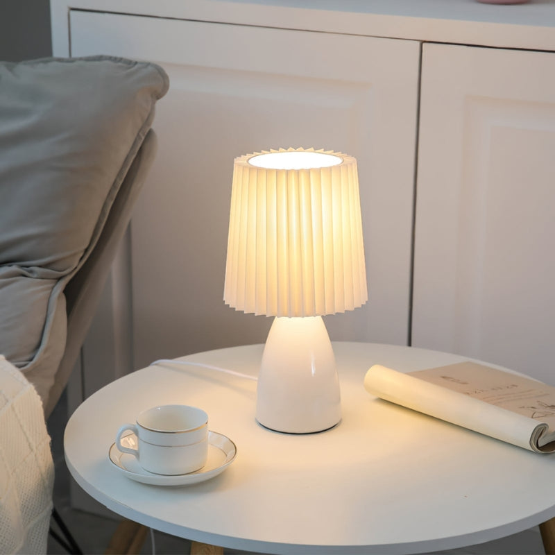 ColorFlick – Moderne og legesyg bordlampe med rillede skærm