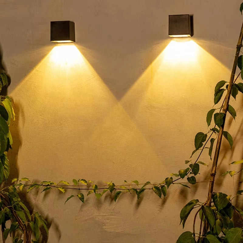 SolarGlow – Udendørs Solcellelampe med Høj-Effektivitetsdesign for Hurtig Opladning