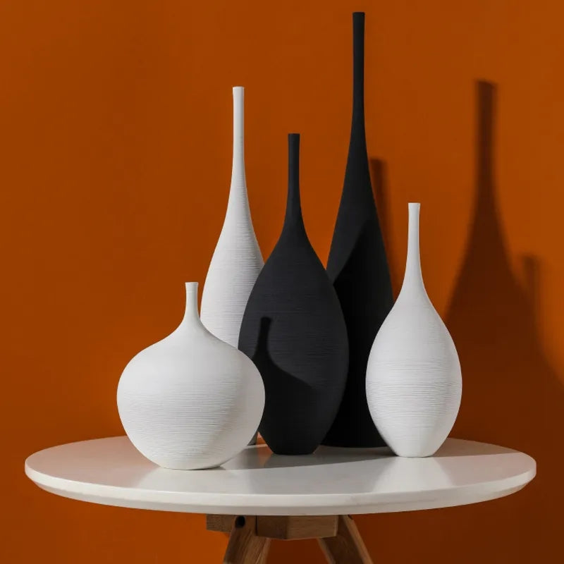 NordicForm – Keramisk vase med ren geometrisk form