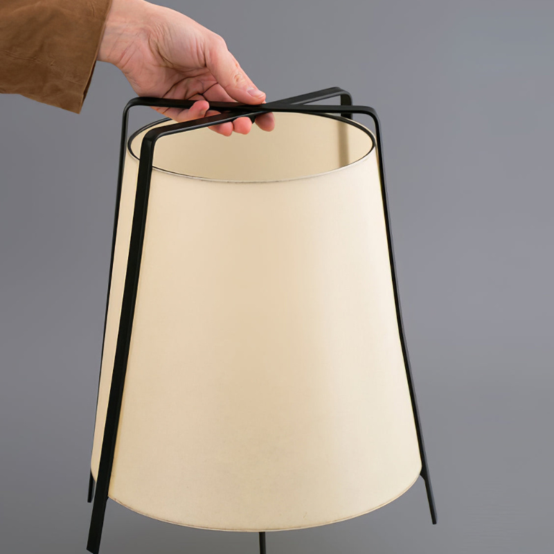 ZenGlow – LED bordlampe med stofskærm
