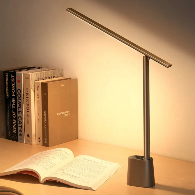 BrightEdge – Sammenfoldelig skrivebordslampe med adaptiv lysstyrke og lang batterilevetid