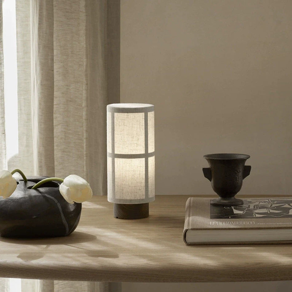 SilkGlow – Japansk inspireret bordlampe med blødt, hyggeligt lys og elegant design