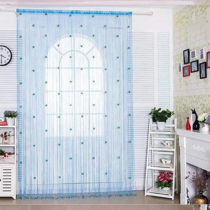 BloomDrape - Dørgardin med blomster og trådophængningsdesign