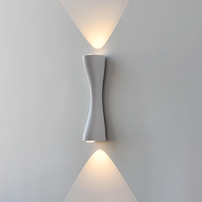 CurveGlow – Udendørs LED Op Ned Væglampe med Buet Moderne Design