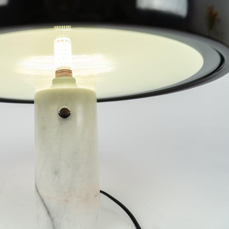 GlowNest – Klassisk bordlampe med moderne afrundet skærm