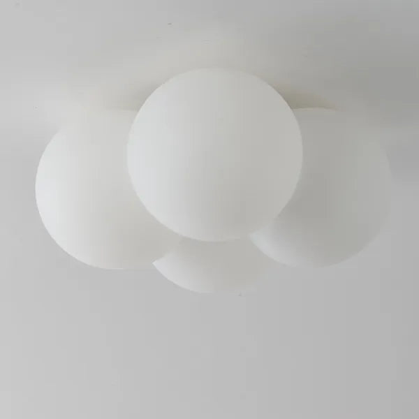 CloudAura – Moderne skyformet loftslampe til blød og elegant belysning