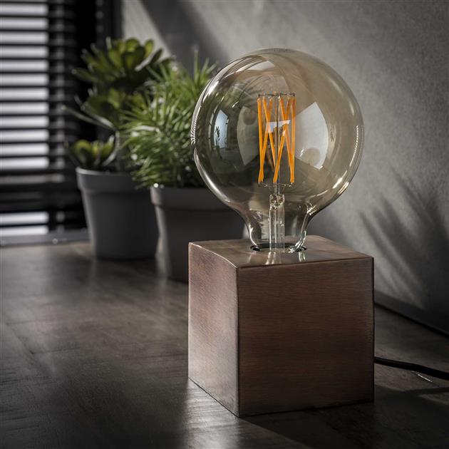 IronGlow - Slank industriel bordlampe til moderne rum