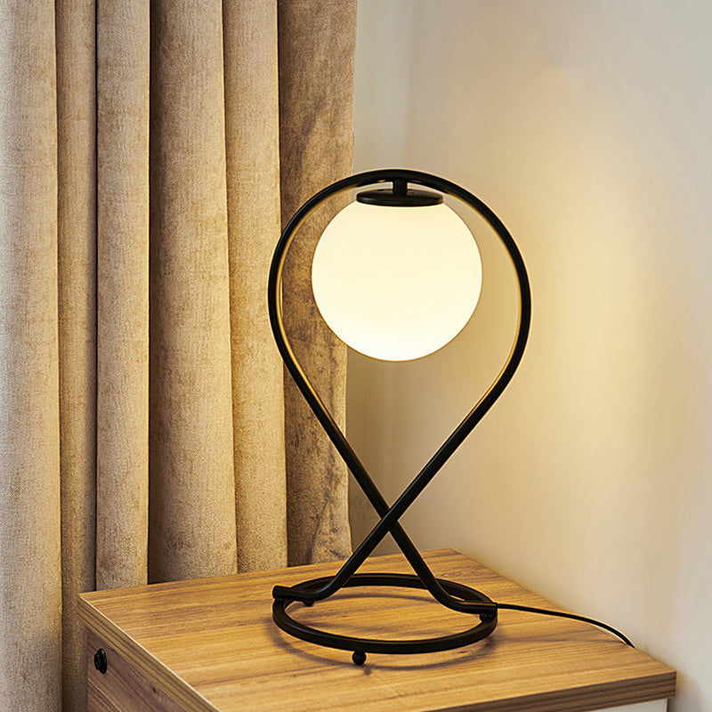 LineaGlow – Moderne lineær sengelampe med minimalistisk design