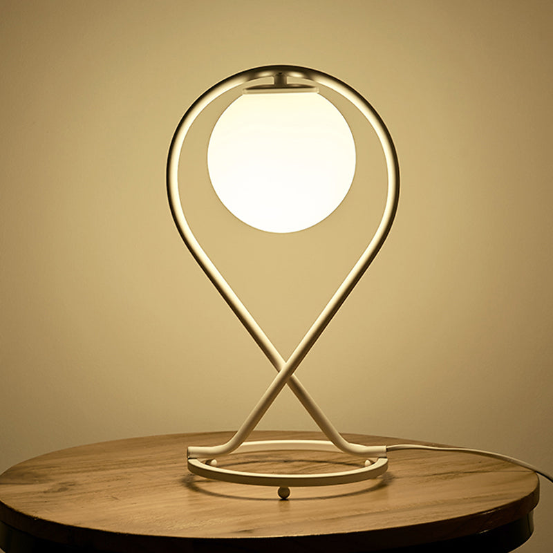 LineaGlow – Moderne lineær sengelampe med minimalistisk design
