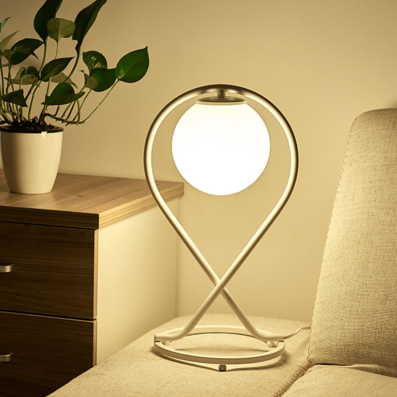 LineaGlow – Moderne lineær sengelampe med minimalistisk design