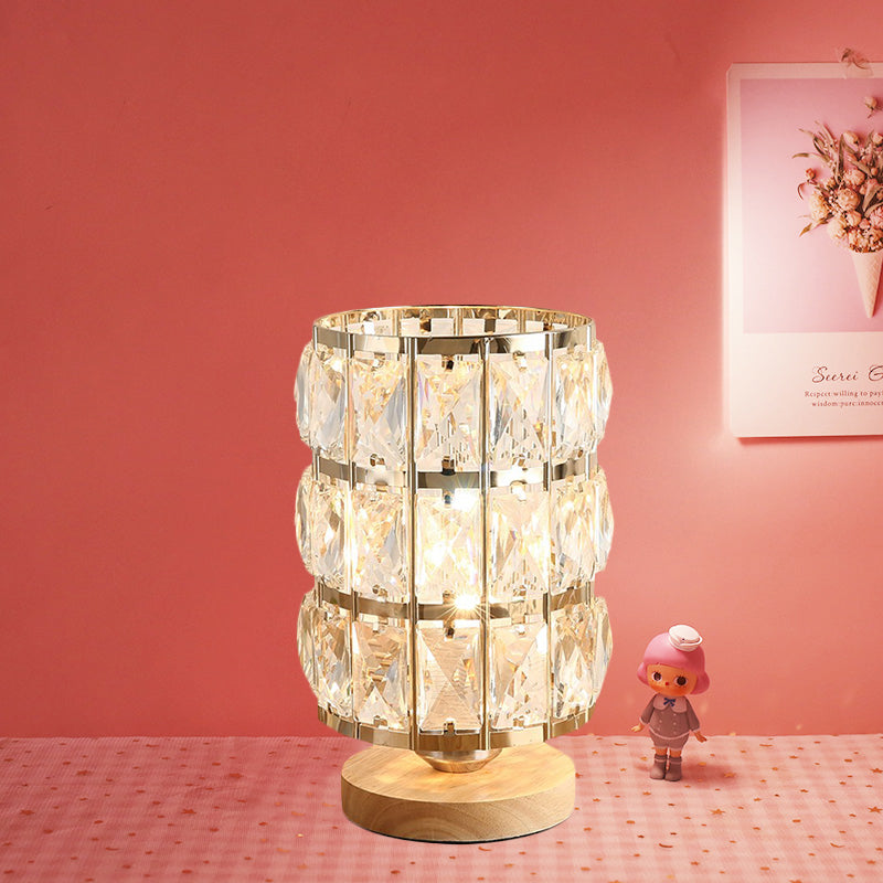 CrystaLuxe - Elegant guld-tonet krystal accent sengelampe