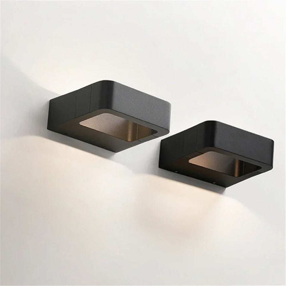 LumiGuard – Elegant udendørs væglampe med bevægelsessensor til stilfuld belysning