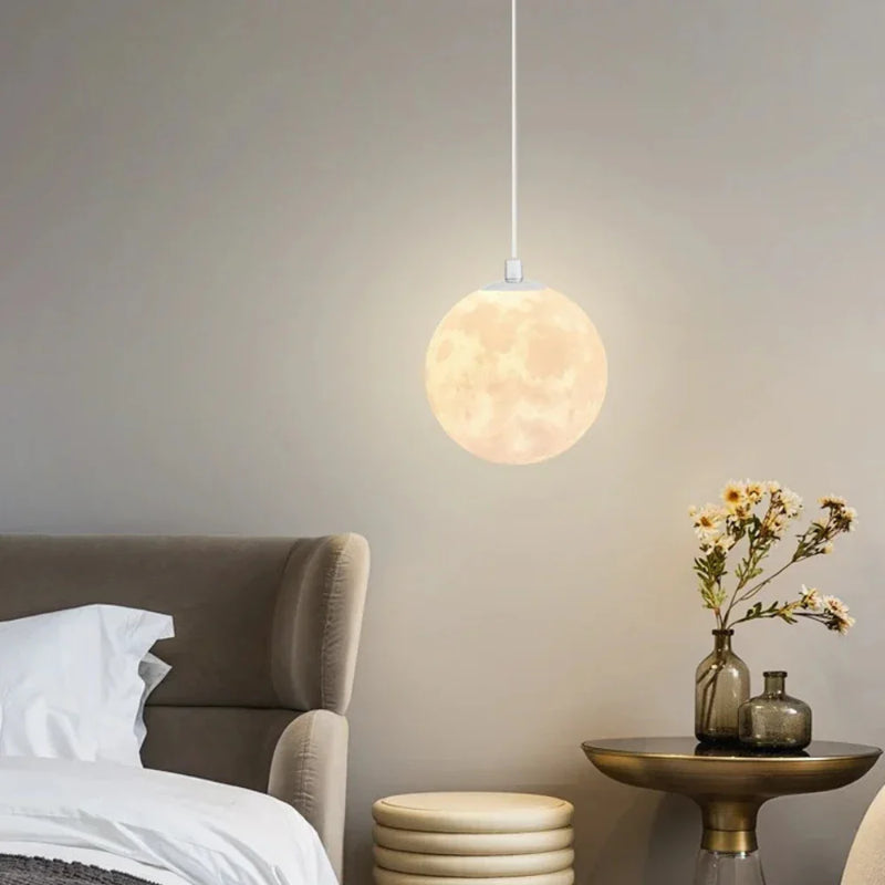 MoonGlow – Moderne måneformet vedhæng Lampemed LED-belysning og justerbar højde