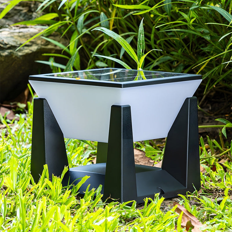 SolarGlow – Klassisk udendørslampe med solceller og geometrisk design