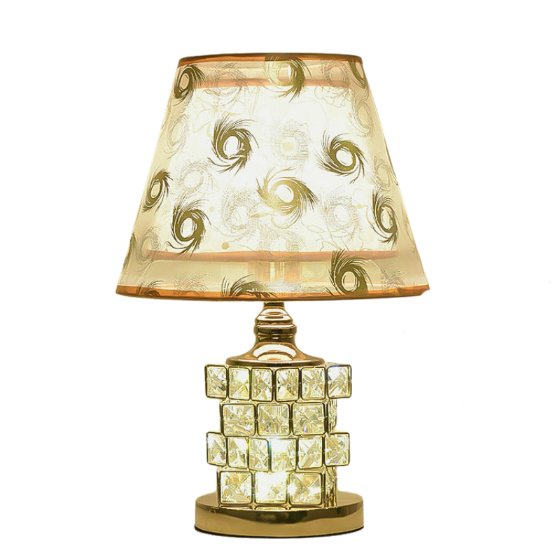 GoldenLuxe – Bordlampe med trommeskærm i stof og krystal på jernfod