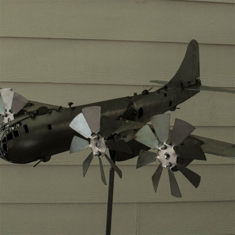 AeroSpin – Dekorativ vindmølle i flydesign til haven