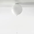 LumoBalloon – Ballonformet loftslampe med legende, moderne silhuet