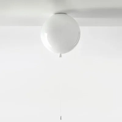 LumoBalloon – Ballonformet loftslampe med legende, moderne silhuet
