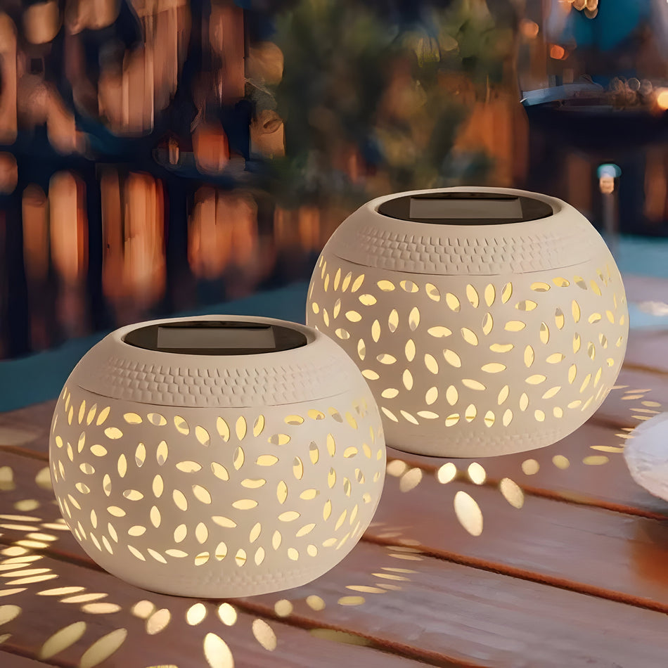 GlowWeave - Solcelledrevet bordlampe med hult udskåret mønster