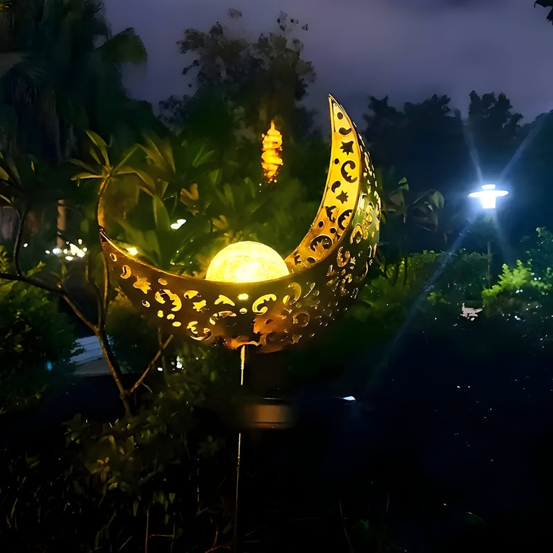 LumiGrove - Dekorativ solcelledrevet havelampe med elegant månedesign og glødende charme