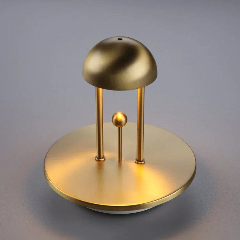 HaloDome – Minimalistisk bordlampe med glat kuppelformet top og elegant moderne design