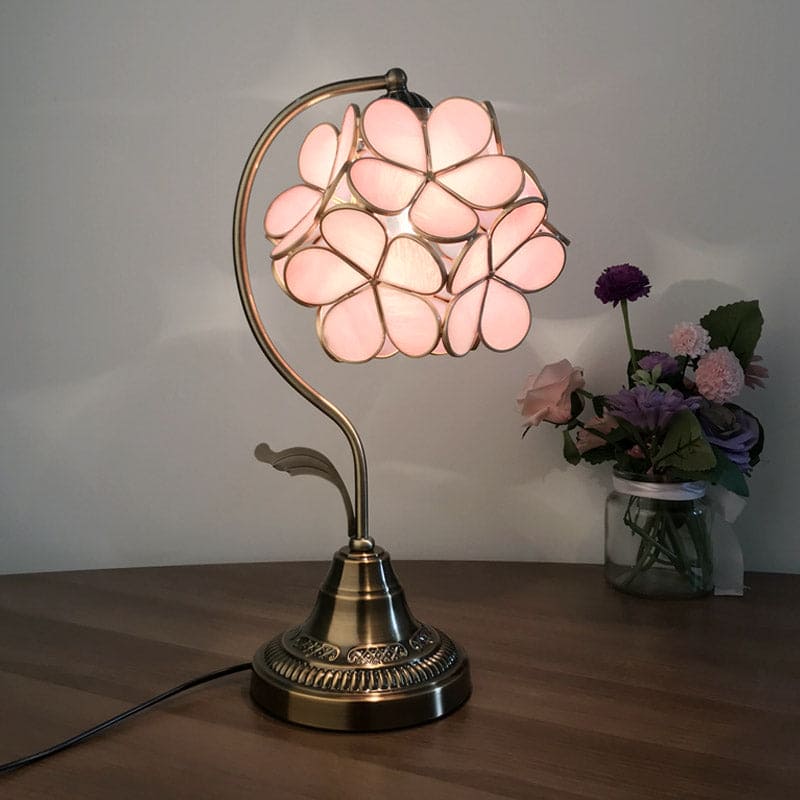 VintaGlow – Romantisk bordlampe med klassisk design til hyggelig belysning