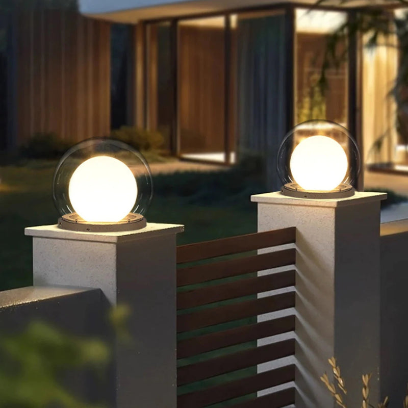 ZenGlobe – Udendørslampe med dobbeltlagskugle og minimalistisk afrundet basedesign