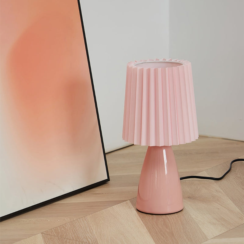 ColorFlick – Moderne og legesyg bordlampe med rillede skærm